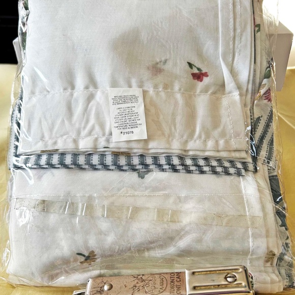 CURTAIN, 58 X 36 INCHES, ONE TIER WITH VALANCE, FABRIC, FLORAL, POLY/COTTON, - Picture 2 of 4